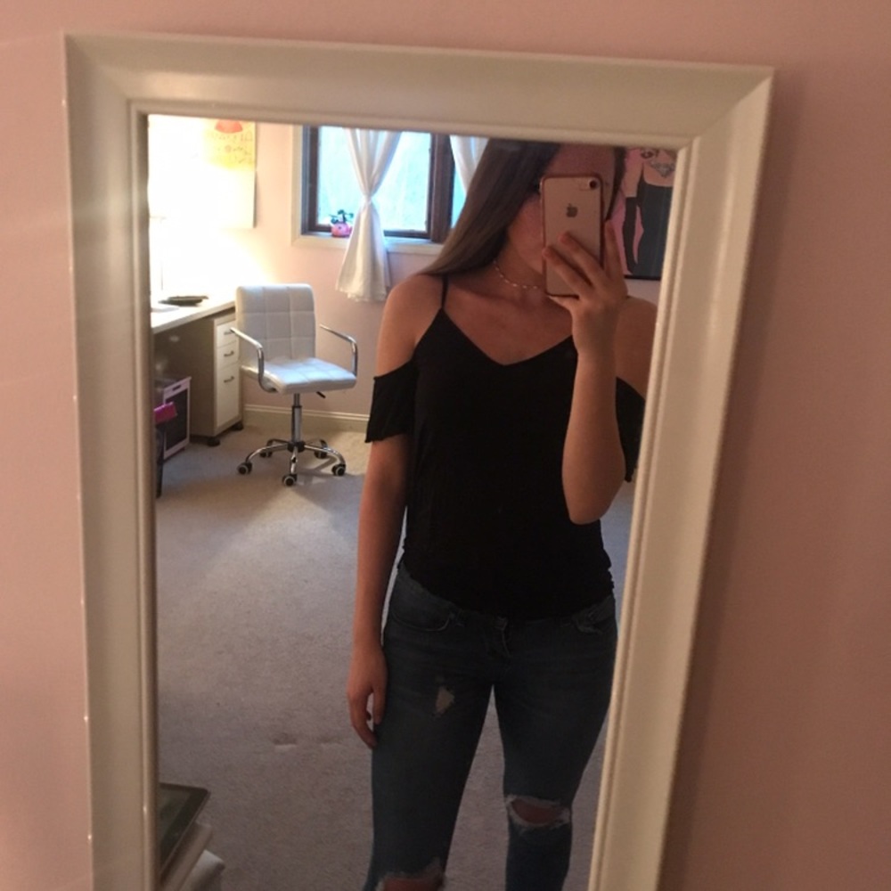 cold shoulder AE top